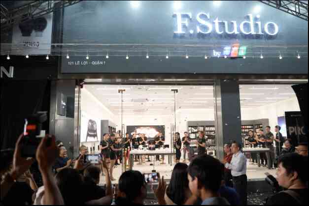FPT Shop và F.Studio by FPT chính thức "lên kệ" iPhone 16 Series trên toàn quốc- Ảnh 4. FPT Shop và F.Studio by FPT chính thức "lên kệ" iPhone 16 Series trên toàn quốc- Ảnh 4.