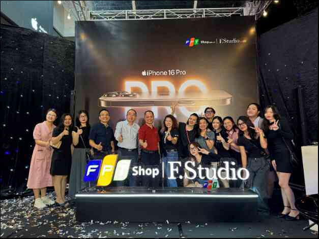 FPT Shop và F.Studio by FPT chính thức "lên kệ" iPhone 16 Series trên toàn quốc- Ảnh 5. FPT Shop và F.Studio by FPT chính thức "lên kệ" iPhone 16 Series trên toàn quốc- Ảnh 5.