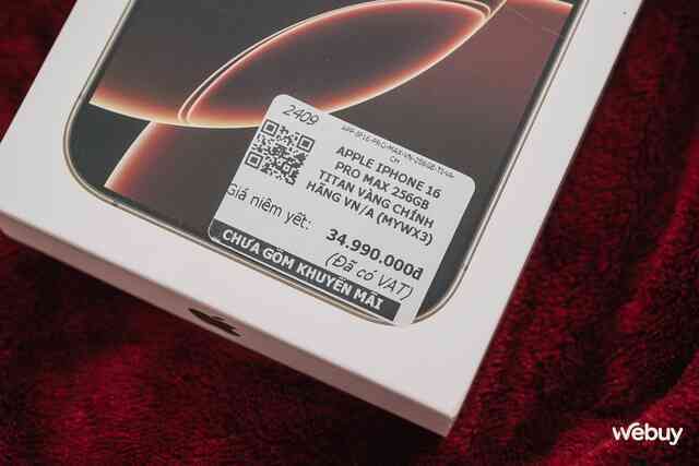 Mở hộp chiếc iPhone khiến người Việt xếp hàng tới tận 3 giờ sáng để nhận máy- Ảnh 3. Mở hộp chiếc iPhone khiến người Việt xếp hàng tới tận 3 giờ sáng để nhận máy- Ảnh 3.