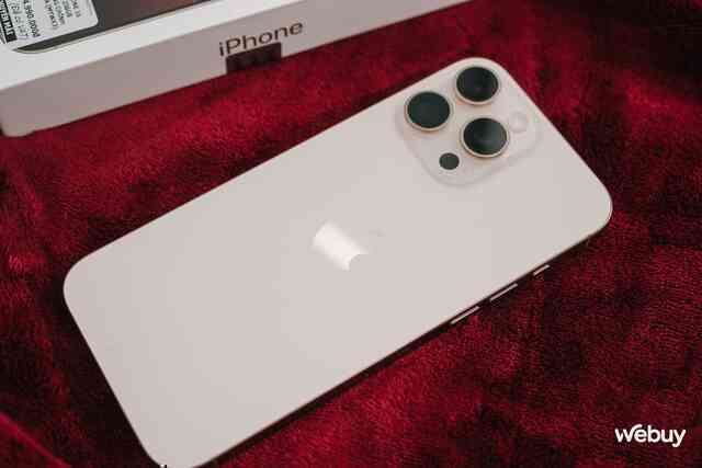 Mở hộp chiếc iPhone khiến người Việt xếp hàng tới tận 3 giờ sáng để nhận máy- Ảnh 10. Mở hộp chiếc iPhone khiến người Việt xếp hàng tới tận 3 giờ sáng để nhận máy- Ảnh 10.