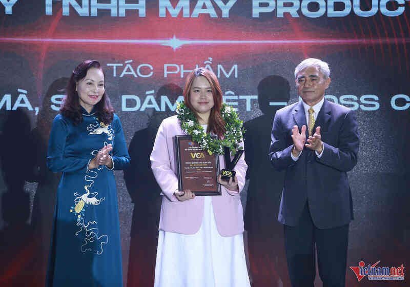 Ông Hoàng Nam Tiến nhận giải ‘Nhà sáng tạo nội dung số vì cộng đồng’