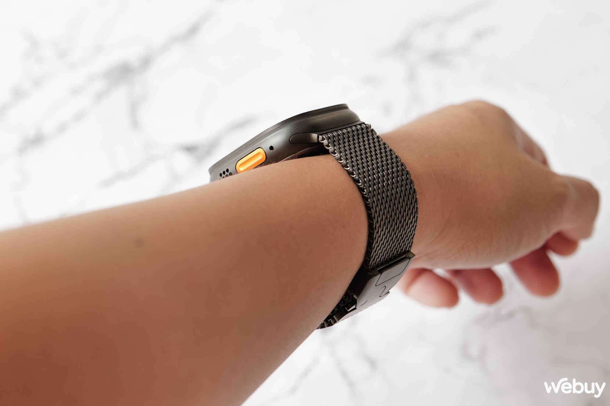Soi từng chi tiết dây đeo Titan giá 6 triệu của Apple Watch Ultra 2 bằng camera macro 48MP mới trên iPhone 16 Pro Max- Ảnh 16. Soi từng chi tiết dây đeo Titan giá 6 triệu của Apple Watch Ultra 2 bằng camera macro 48MP mới trên iPhone 16 Pro Max- Ảnh 16.
