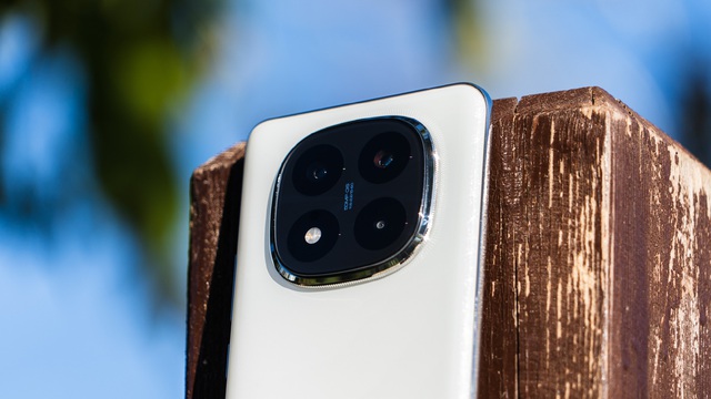 Trên tay điện thoại siêu chống nước, siêu bền bỉ của Xiaomi, hiệu năng mạnh mà pin lại còn khủng, giá chỉ hơn 6 triệu đồng- Ảnh 5. Trên tay điện thoại siêu chống nước, siêu bền bỉ của Xiaomi, hiệu năng mạnh mà pin lại còn khủng, giá chỉ hơn 6 triệu đồng- Ảnh 5.