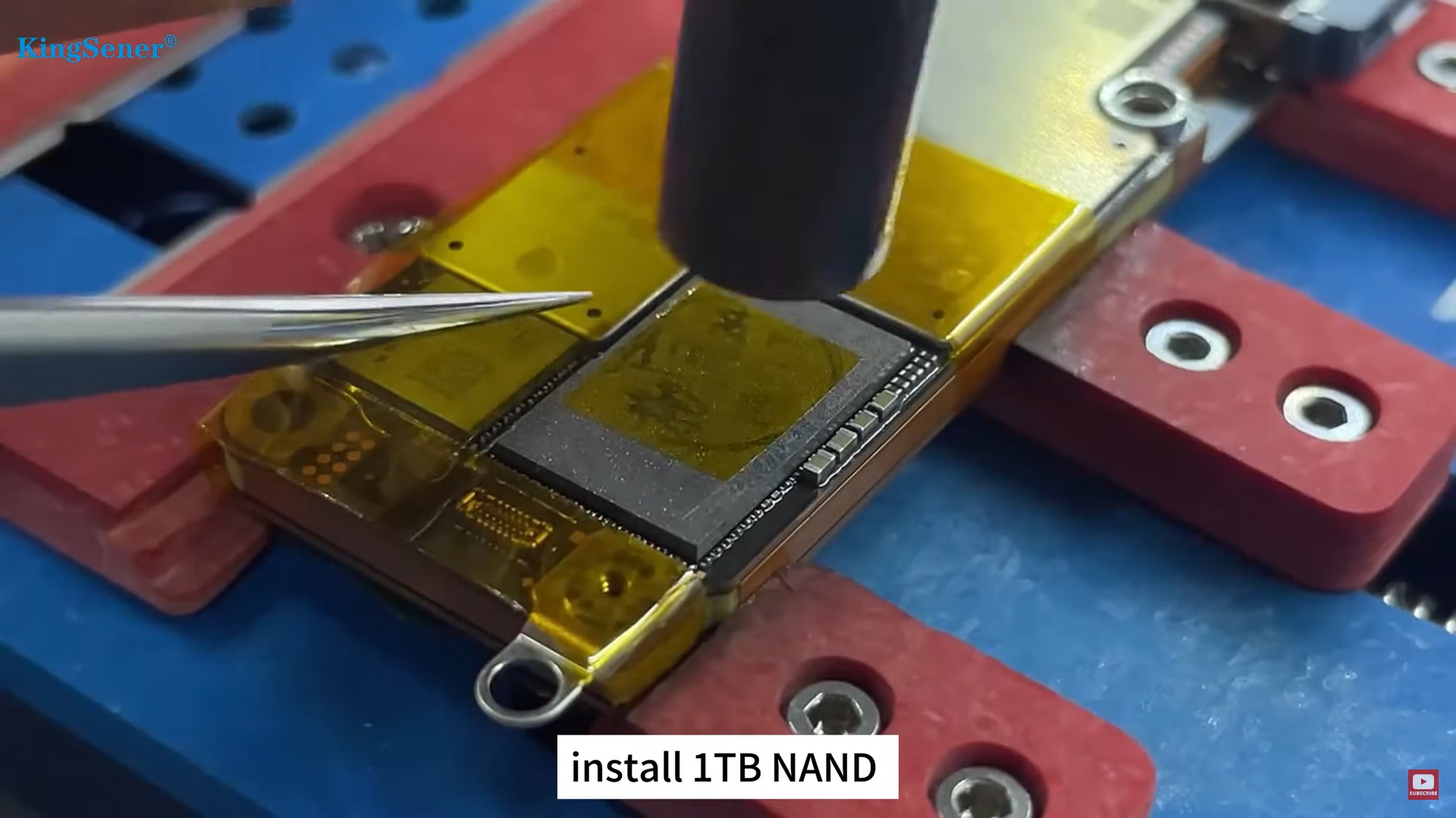 Apple tính phí quá cao, YouTuber tự nâng cấp iPhone 16 Pro bản 128GB lên 1TB- Ảnh 3. Apple tính phí quá cao, YouTuber tự nâng cấp iPhone 16 Pro bản 128GB lên 1TB- Ảnh 3.
