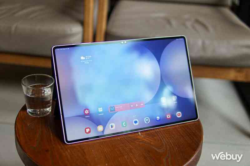 Trải nghiệm nhanh Galaxy Tab S10 Ultra và S24 FE mới: Màn hình chống chói, cấu hình vẫn mạnh và tích hợp AI- Ảnh 2. Trải nghiệm nhanh Galaxy Tab S10 Ultra và S24 FE mới: Màn hình chống chói, cấu hình vẫn mạnh và tích hợp AI- Ảnh 2.