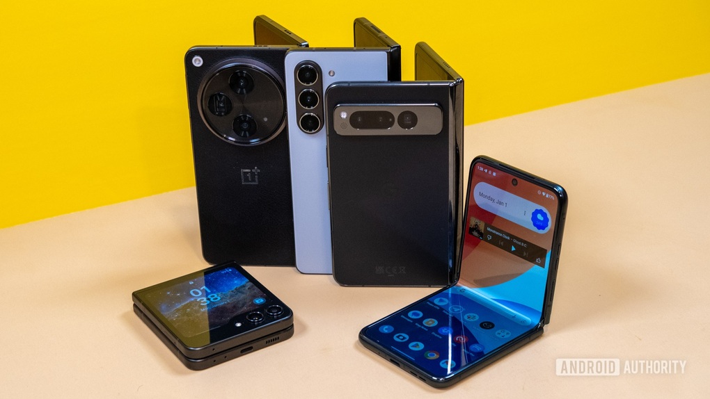 Samsung mất "ngôi vương" trên thị trường smartphone màn hình gập