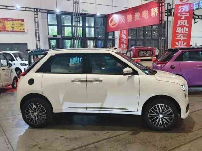 Xe 'siêu sang' giá rẻ bất ngờ: Trung Quốc tung ra loạt xe Rolls-Royce và Maybach phiên bản mini cho người 'sành điệu' nhưng ít tiền!- Ảnh 3. Xe 'siêu sang' giá rẻ bất ngờ: Trung Quốc tung ra loạt xe Rolls-Royce và Maybach phiên bản mini cho người 'sành điệu' nhưng ít tiền!- Ảnh 3.