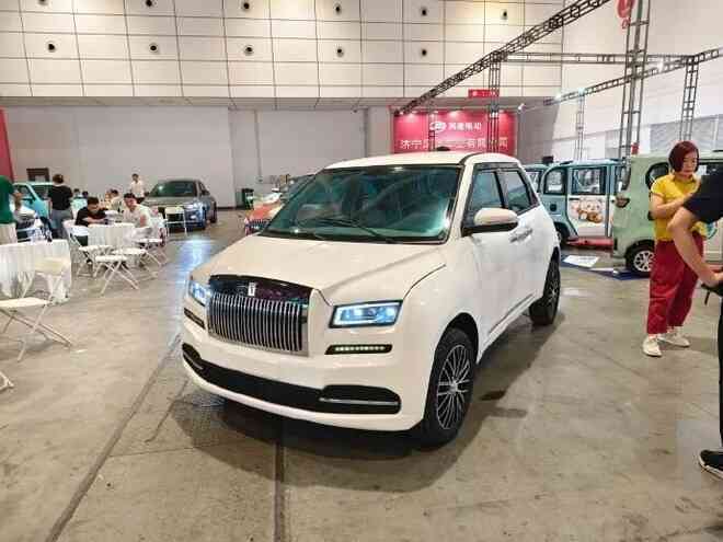 Xe 'siêu sang' giá rẻ bất ngờ: Trung Quốc tung ra loạt xe Rolls-Royce và Maybach phiên bản mini cho người 'sành điệu' nhưng ít tiền!- Ảnh 4. Xe 'siêu sang' giá rẻ bất ngờ: Trung Quốc tung ra loạt xe Rolls-Royce và Maybach phiên bản mini cho người 'sành điệu' nhưng ít tiền!- Ảnh 4.
