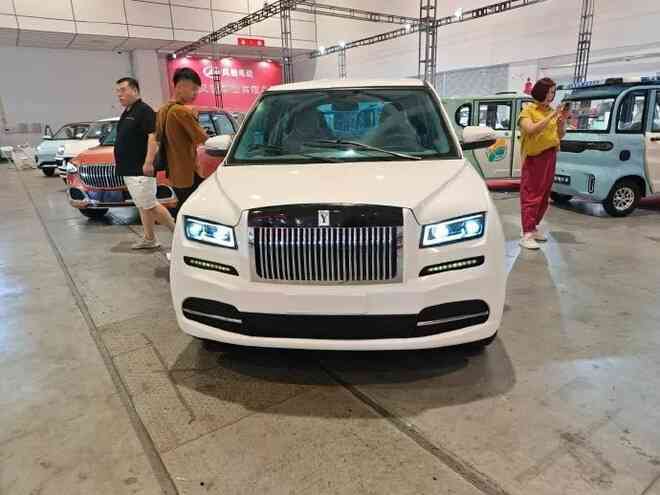 Xe 'siêu sang' giá rẻ bất ngờ: Trung Quốc tung ra loạt xe Rolls-Royce và Maybach phiên bản mini cho người 'sành điệu' nhưng ít tiền!- Ảnh 5. Xe 'siêu sang' giá rẻ bất ngờ: Trung Quốc tung ra loạt xe Rolls-Royce và Maybach phiên bản mini cho người 'sành điệu' nhưng ít tiền!- Ảnh 5.