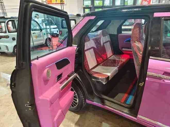 Xe 'siêu sang' giá rẻ bất ngờ: Trung Quốc tung ra loạt xe Rolls-Royce và Maybach phiên bản mini cho người 'sành điệu' nhưng ít tiền!- Ảnh 8. Xe 'siêu sang' giá rẻ bất ngờ: Trung Quốc tung ra loạt xe Rolls-Royce và Maybach phiên bản mini cho người 'sành điệu' nhưng ít tiền!- Ảnh 8.
