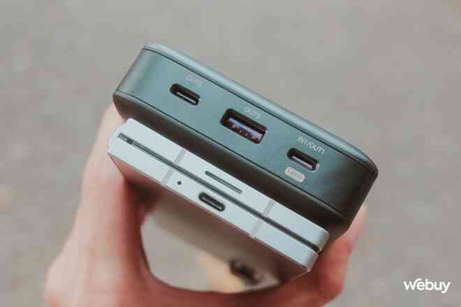 Pin dự phòng này siêu khủng: Dung lượng 25.000mAh, công suất 145W, sạc 3 thiết bị cùng lúc, sạc được cả MacBook Pro mà giá chưa tới 1 triệu đồng- Ảnh 7. Pin dự phòng này siêu khủng: Dung lượng 25.000mAh, công suất 145W, sạc 3 thiết bị cùng lúc, sạc được cả MacBook Pro mà giá chưa tới 1 triệu đồng- Ảnh 7.