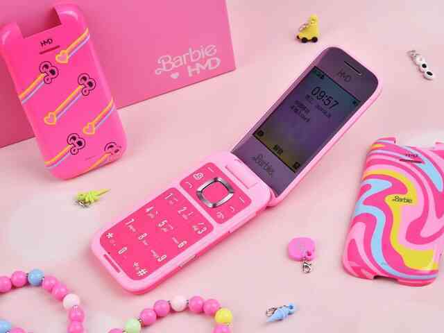 Mở hộp điện thoại Barbie: Màu hồng cá tính, cực kỳ nhiều phụ kiện, giá hơn 3 triệu đồng- Ảnh 2. Mở hộp điện thoại Barbie: Màu hồng cá tính, cực kỳ nhiều phụ kiện, giá hơn 3 triệu đồng- Ảnh 2.