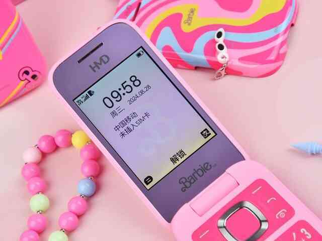 Mở hộp điện thoại Barbie: Màu hồng cá tính, cực kỳ nhiều phụ kiện, giá hơn 3 triệu đồng- Ảnh 13. Mở hộp điện thoại Barbie: Màu hồng cá tính, cực kỳ nhiều phụ kiện, giá hơn 3 triệu đồng- Ảnh 13.