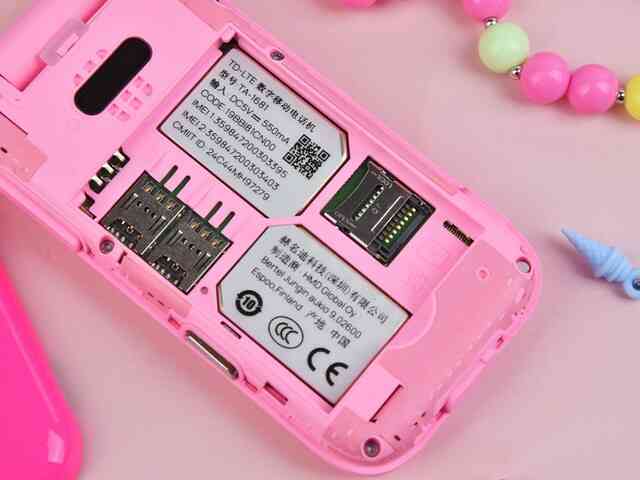 Mở hộp điện thoại Barbie: Màu hồng cá tính, cực kỳ nhiều phụ kiện, giá hơn 3 triệu đồng- Ảnh 17. Mở hộp điện thoại Barbie: Màu hồng cá tính, cực kỳ nhiều phụ kiện, giá hơn 3 triệu đồng- Ảnh 17.