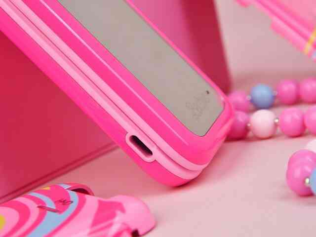 Mở hộp điện thoại Barbie: Màu hồng cá tính, cực kỳ nhiều phụ kiện, giá hơn 3 triệu đồng- Ảnh 19. Mở hộp điện thoại Barbie: Màu hồng cá tính, cực kỳ nhiều phụ kiện, giá hơn 3 triệu đồng- Ảnh 19.
