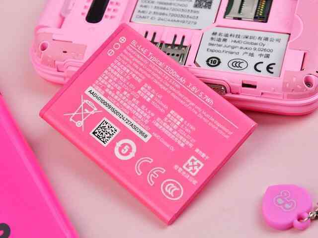 Mở hộp điện thoại Barbie: Màu hồng cá tính, cực kỳ nhiều phụ kiện, giá hơn 3 triệu đồng- Ảnh 20. Mở hộp điện thoại Barbie: Màu hồng cá tính, cực kỳ nhiều phụ kiện, giá hơn 3 triệu đồng- Ảnh 20.