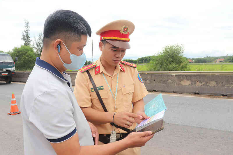 Lợi ích từ quy định kiểm tra, xử lý vi phạm giao thông qua VNeID