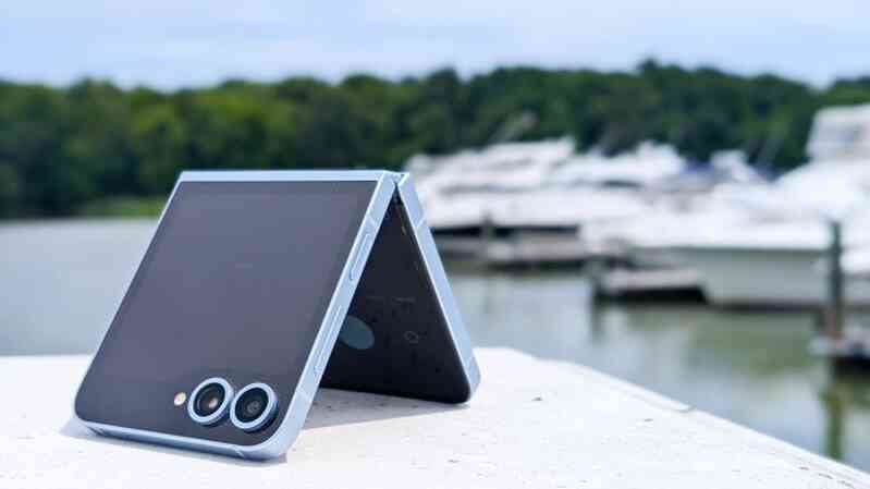 Hé lộ thông tin về điện thoại gập giá rẻ của Samsung