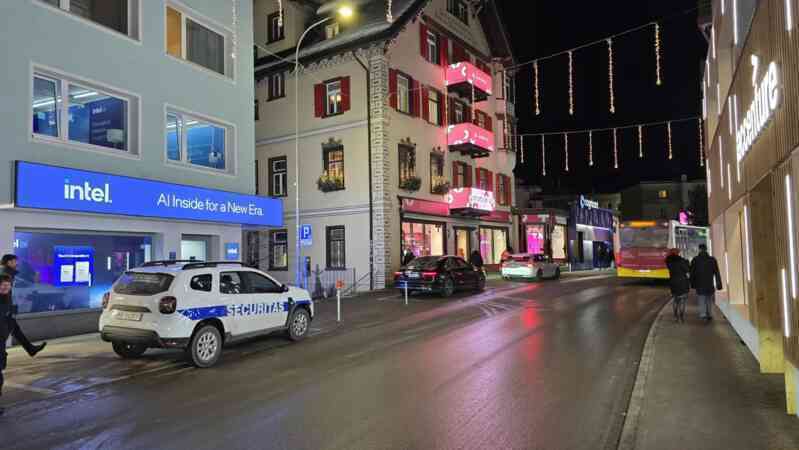 Cơn sốt AI xâm chiếm hội nghị Davos 2025