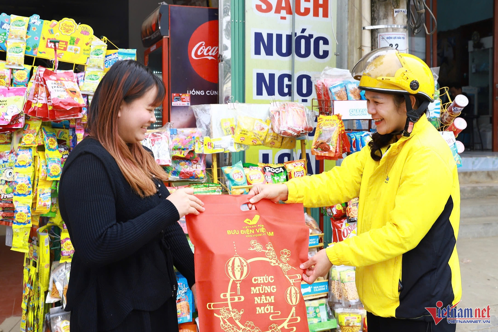 Doanh nghiệp bưu chính dồn lực lưu thoát, giao hàng trước Tết Nguyên đán 2025