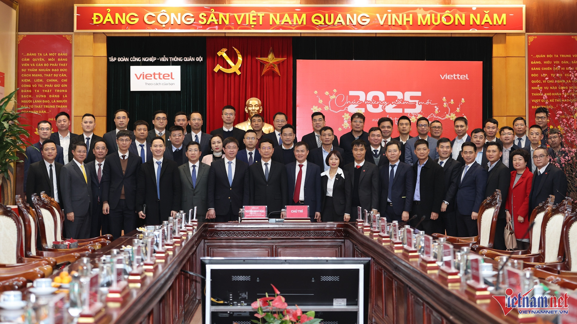 W-bo truong tham don vi truc tet 2025 9.jpg