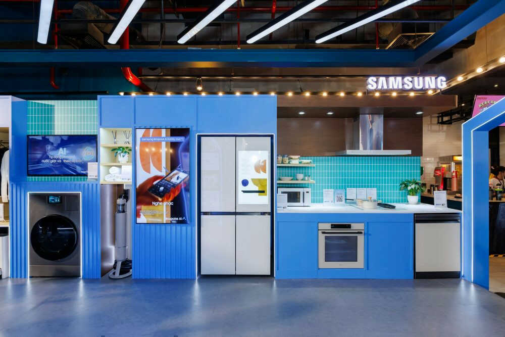 Samsung miễn phí sửa chữa điện thoại và thiết bị điện tử cho khách hàng vùng lũ