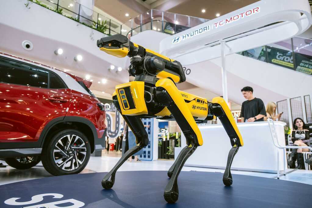 Robot Spot trình diễn khả năng tương tác thực tế thu hút sự chú ý của giới công nghệ