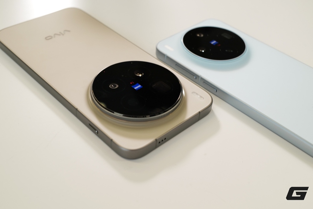 Trên tay vivo X300 và X300 Pro: Thiết kế vuông vắn, camera ZEISS cực xịn, có cả phụ kiện zoom siêu xa cho ai thích "bắn tỉa"- Ảnh 2. Trên tay vivo X300 và X300 Pro: Thiết kế vuông vắn, camera ZEISS cực xịn, có cả phụ kiện zoom siêu xa cho ai thích "bắn tỉa"- Ảnh 2.
