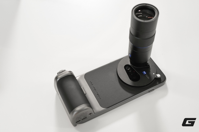 Trên tay vivo X300 và X300 Pro: Thiết kế vuông vắn, camera ZEISS cực xịn, có cả phụ kiện zoom siêu xa cho ai thích "bắn tỉa"- Ảnh 11. Trên tay vivo X300 và X300 Pro: Thiết kế vuông vắn, camera ZEISS cực xịn, có cả phụ kiện zoom siêu xa cho ai thích "bắn tỉa"- Ảnh 11.