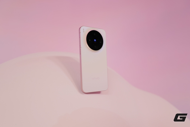 Trên tay vivo X300 và X300 Pro: Thiết kế vuông vắn, camera ZEISS cực xịn, có cả phụ kiện zoom siêu xa cho ai thích "bắn tỉa"- Ảnh 26. Trên tay vivo X300 và X300 Pro: Thiết kế vuông vắn, camera ZEISS cực xịn, có cả phụ kiện zoom siêu xa cho ai thích "bắn tỉa"- Ảnh 26.