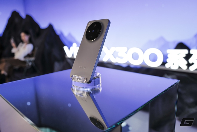 Trên tay vivo X300 và X300 Pro: Thiết kế vuông vắn, camera ZEISS cực xịn, có cả phụ kiện zoom siêu xa cho ai thích "bắn tỉa"- Ảnh 27. Trên tay vivo X300 và X300 Pro: Thiết kế vuông vắn, camera ZEISS cực xịn, có cả phụ kiện zoom siêu xa cho ai thích "bắn tỉa"- Ảnh 27.