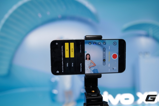 Trên tay vivo X300 và X300 Pro: Thiết kế vuông vắn, camera ZEISS cực xịn, có cả phụ kiện zoom siêu xa cho ai thích "bắn tỉa"- Ảnh 30. Trên tay vivo X300 và X300 Pro: Thiết kế vuông vắn, camera ZEISS cực xịn, có cả phụ kiện zoom siêu xa cho ai thích "bắn tỉa"- Ảnh 30.