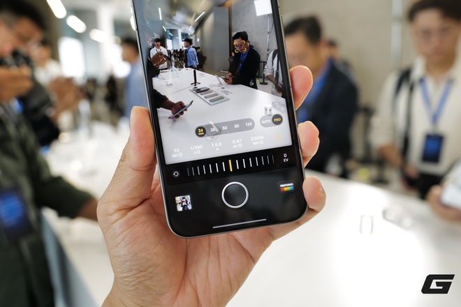 Trên tay vivo X300 và X300 Pro: Thiết kế vuông vắn, camera ZEISS cực xịn, có cả phụ kiện zoom siêu xa cho ai thích "bắn tỉa"- Ảnh 7. Trên tay vivo X300 và X300 Pro: Thiết kế vuông vắn, camera ZEISS cực xịn, có cả phụ kiện zoom siêu xa cho ai thích "bắn tỉa"- Ảnh 7.