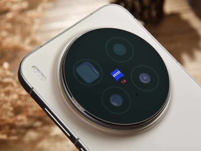 vivo ra mắt flagship X300 series mới toanh: Camera vẫn "đỉnh của chóp", giá từ 16 triệu đồng, chuẩn bị bán chính hãng tại Việt Nam- Ảnh 3. vivo ra mắt flagship X300 series mới toanh: Camera vẫn "đỉnh của chóp", giá từ 16 triệu đồng, chuẩn bị bán chính hãng tại Việt Nam- Ảnh 3.