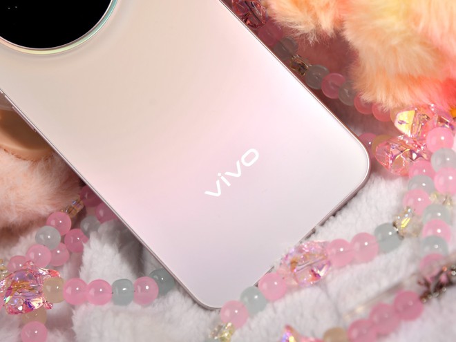 vivo ra mắt flagship X300 series mới toanh: Camera vẫn "đỉnh của chóp", giá từ 16 triệu đồng, chuẩn bị bán chính hãng tại Việt Nam- Ảnh 7. vivo ra mắt flagship X300 series mới toanh: Camera vẫn "đỉnh của chóp", giá từ 16 triệu đồng, chuẩn bị bán chính hãng tại Việt Nam- Ảnh 7.