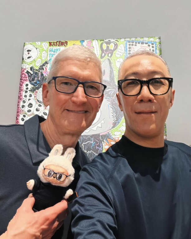 Tim Cook sang Trung Quốc gặp ‘cha đẻ’ Labubu