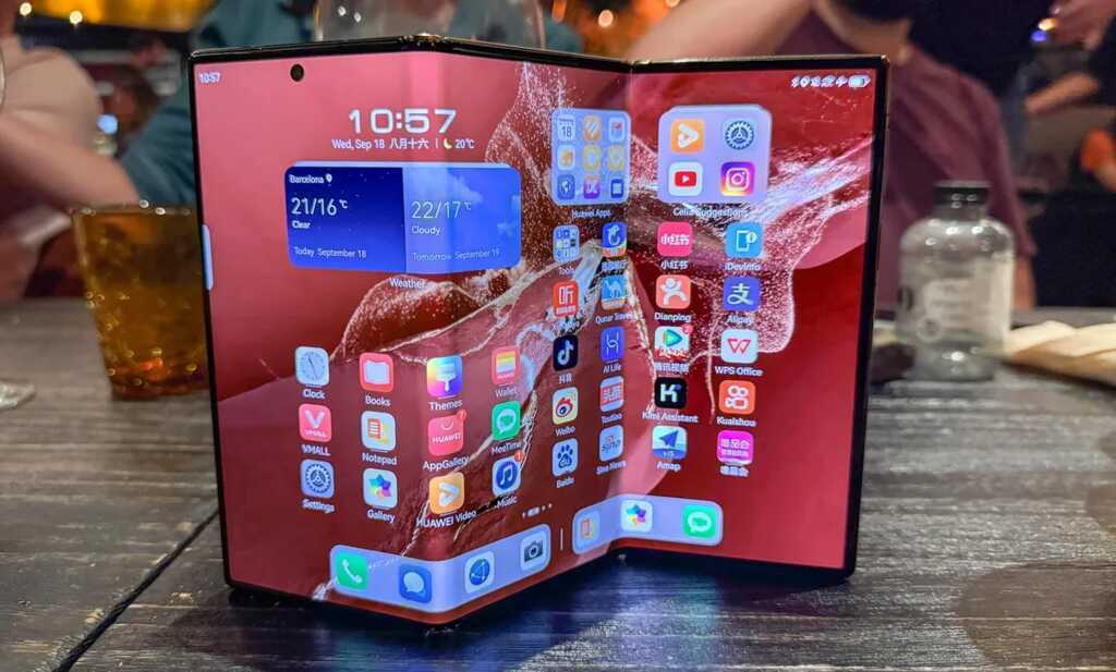 Huawei Mate XT Ultimate.png