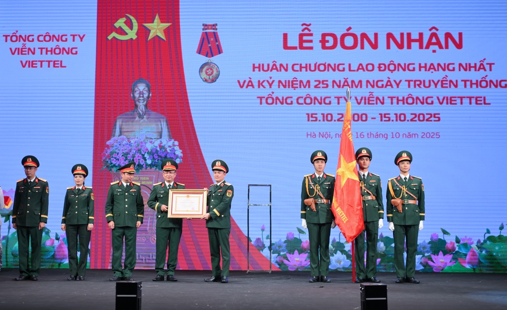 Viettel Telecom đón nhận Huân chương Lao động hạng Nhất - 1