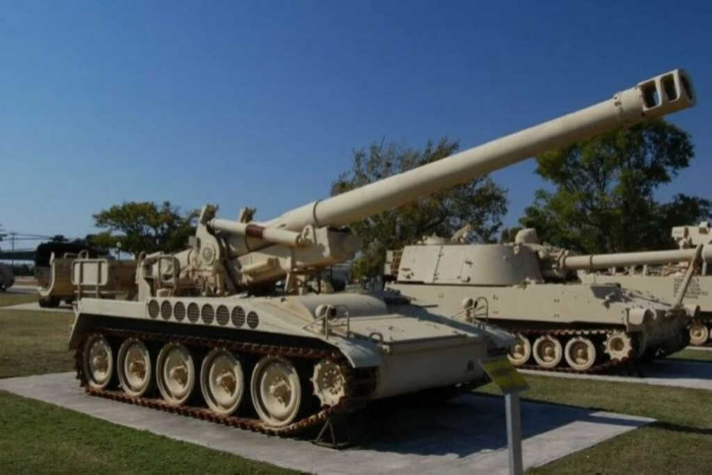 Pháo tự hành M110A2.jpg