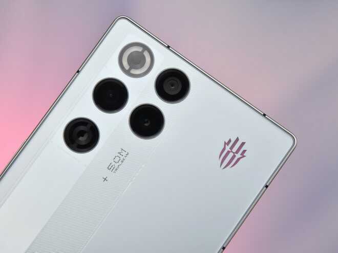 Ra mắt điện thoại chơi game cực xịn: Snapdragon 8 Elite Gen 5, quản tản nhiệt chủ động, pin khủng 8.000 mAh, giá từ 18,4 triệu đồng- Ảnh 7. Ra mắt điện thoại chơi game cực xịn: Snapdragon 8 Elite Gen 5, quản tản nhiệt chủ động, pin khủng 8.000 mAh, giá từ 18,4 triệu đồng- Ảnh 7.