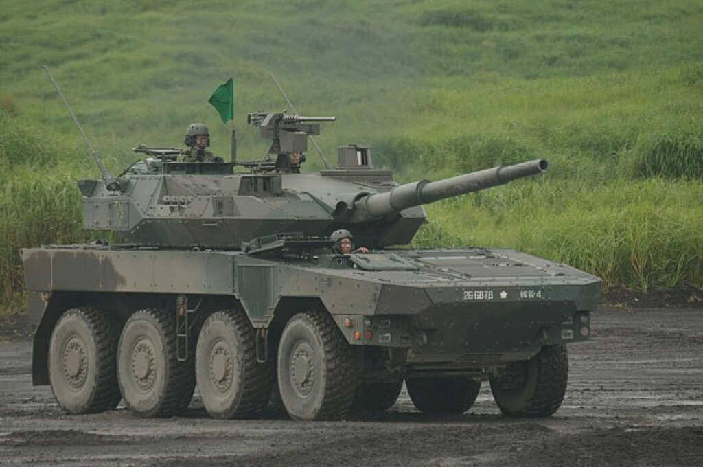 Xe tăng Type 16 MCV Nhật Banr1.jpg
