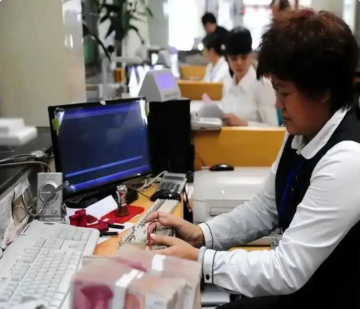 Bỗng dưng có gần 30 tỷ trong tài khoản, nam công nhân "lên đời" nhà, xe chớp nhoáng để rồi nhận về cái kết đắng