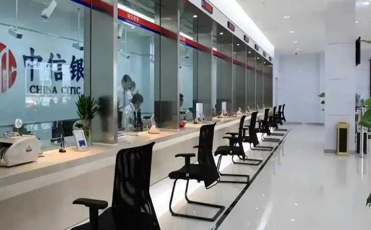 Bỗng dưng có gần 30 tỷ trong tài khoản, nam công nhân "lên đời" nhà, xe chớp nhoáng để rồi nhận về cái kết đắng- Ảnh 2.