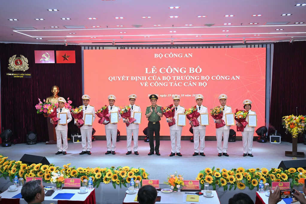 Tám lãnh đạo chủ chốt của MobiFone vào biên chế của lực lượng Công an nhân dân