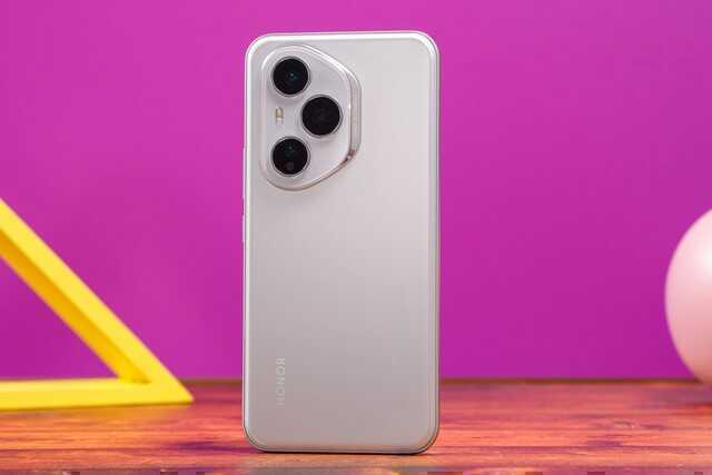 Lộ diện điện thoại mới của Honor: Thiết kế đẹp, chip Snapdragon flagship nhưng là đời cũ, camera 200 "chấm"- Ảnh 1. Lộ diện điện thoại mới của Honor: Thiết kế đẹp, chip Snapdragon flagship nhưng là đời cũ, camera 200 "chấm"- Ảnh 1.