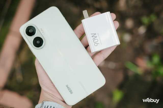 Lộ diện điện thoại Xiaomi pin 9.000mAh sắp ra mắt- Ảnh 1. Lộ diện điện thoại Xiaomi pin 9.000mAh sắp ra mắt- Ảnh 1.