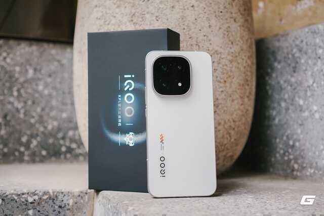 Quên X300 đi, điện thoại vivo này chip Snapdragon 8 Elite Gen 5, pin 7.000mAh, có tính năng của flagship 30 triệu nhưng giá chỉ bằng một nửa- Ảnh 1. Quên X300 đi, điện thoại vivo này chip Snapdragon 8 Elite Gen 5, pin 7.000mAh, có tính năng của flagship 30 triệu nhưng giá chỉ bằng một nửa- Ảnh 1.