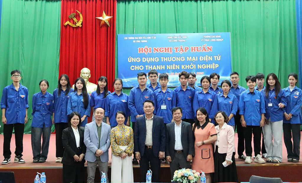 Khởi nghiệp kinh tế số: Sinh viên học cách bán hàng toàn cầu từ chiếc điện thoại