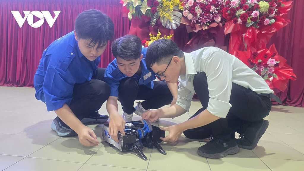 Màn so tài robot "nảy lửa" của kỹ sư công nghệ tương lai tại TP.HCM