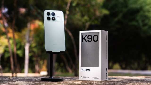 Hóa ra có cả REDMI K90 bản không phải Pro Max: Chip Snapdragon 8 Elite cực mạnh, pin 7.100mAh mà giá chỉ hơn 9 triệu đồng